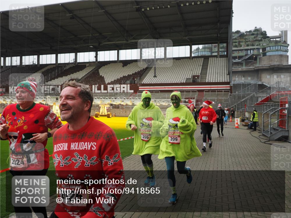 07.12.2025 - St. Pauli X-Mass-Run No. 15 Fabian Wolf http://msf.ph/oto/9418565 07.12.2025 11:26:42 Ziel 205, 209, 2024, 2026, 2175, 2176, 2234, 2236, 2237, 2240, 2748, 2749, 2813, 2942, 4884 meine-sportfotos.de