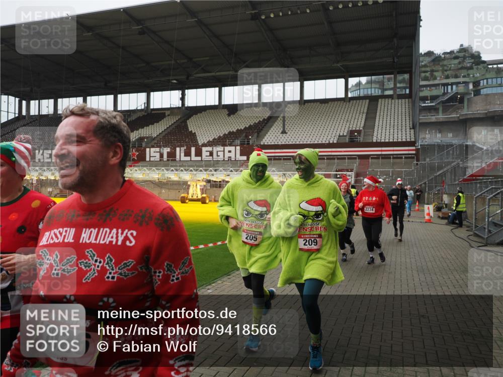 07.12.2025 - St. Pauli X-Mass-Run No. 15 Fabian Wolf http://msf.ph/oto/9418566 07.12.2025 11:26:42 Ziel 205, 209, 2024, 2026, 2175, 2176, 2234, 2236, 2237, 2240, 2748, 2749, 2813, 2942, 4884 meine-sportfotos.de