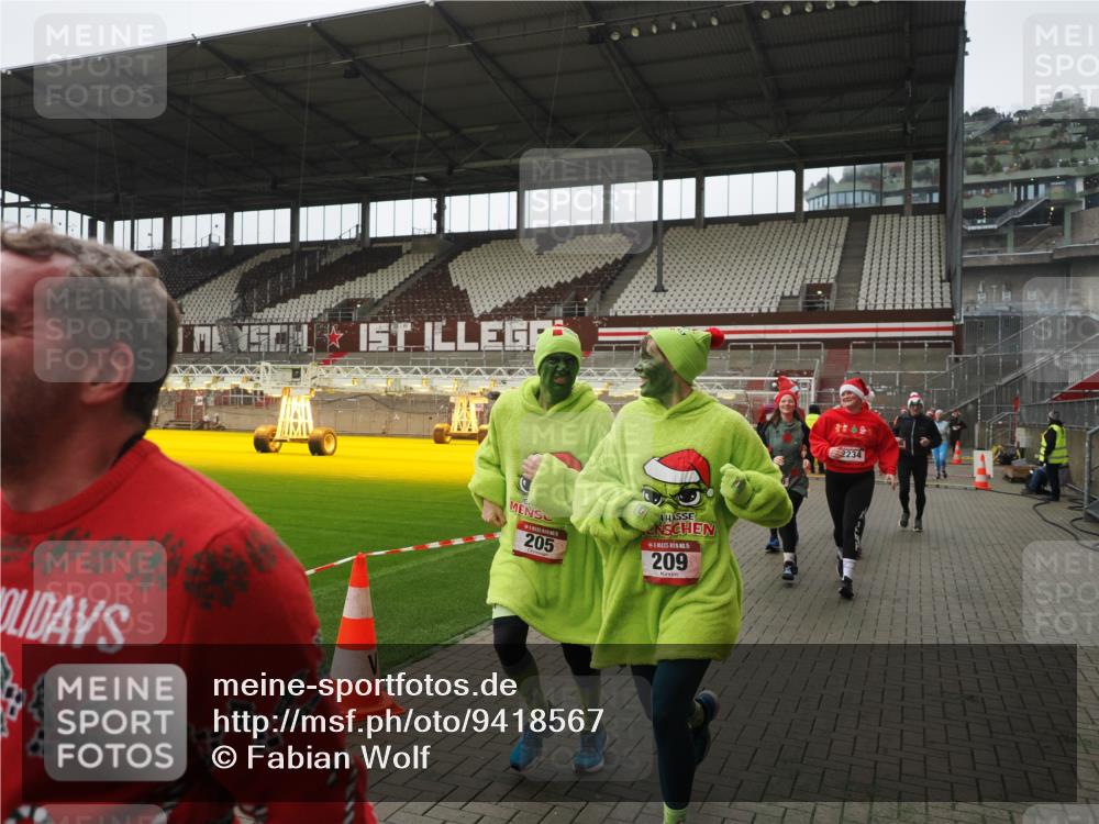 07.12.2025 - St. Pauli X-Mass-Run No. 15 Fabian Wolf http://msf.ph/oto/9418567 07.12.2025 11:26:42 Ziel 205, 209, 2024, 2026, 2175, 2176, 2234, 2236, 2237, 2240, 2748, 2749, 2813, 2942, 4884 meine-sportfotos.de