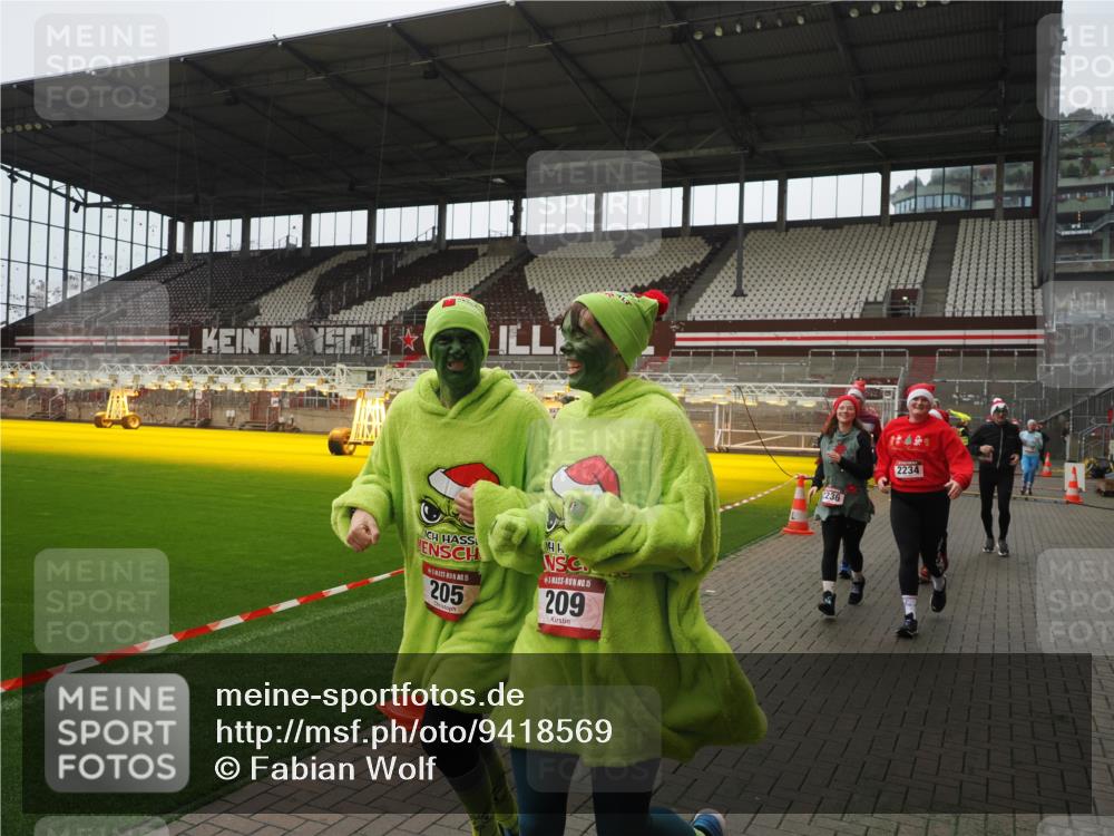 07.12.2025 - St. Pauli X-Mass-Run No. 15 Fabian Wolf http://msf.ph/oto/9418569 07.12.2025 11:26:43 Ziel 205, 209, 2024, 2026, 2175, 2176, 2234, 2236, 2237, 2240, 2748, 2749, 2813, 2942, 4884 meine-sportfotos.de