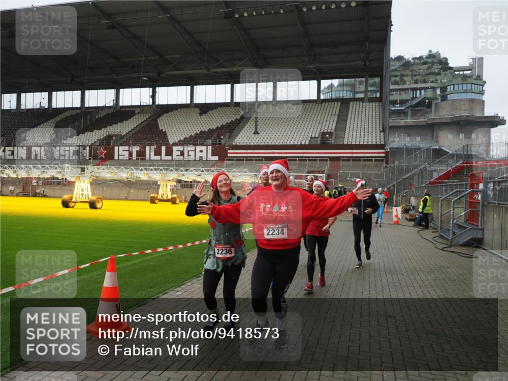 07.12.2025 - St. Pauli X-Mass-Run No. 15 Fabian Wolf http://msf.ph/oto/9418573 07.12.2025 11:26:44 Ziel 205, 209, 2024, 2026, 2175, 2176, 2234, 2236, 2237, 2240, 2748, 2749, 2813, 2942, 4884 meine-sportfotos.de
