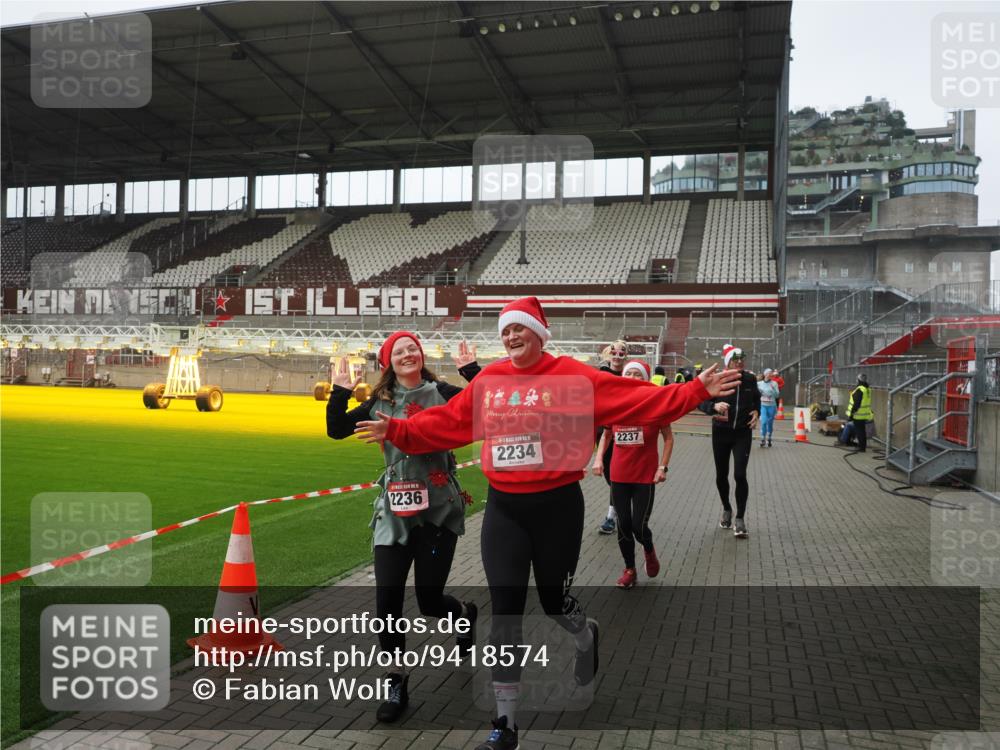 07.12.2025 - St. Pauli X-Mass-Run No. 15 Fabian Wolf http://msf.ph/oto/9418574 07.12.2025 11:26:44 Ziel 205, 209, 2024, 2026, 2175, 2176, 2234, 2236, 2237, 2240, 2748, 2749, 2813, 2942, 4884 meine-sportfotos.de