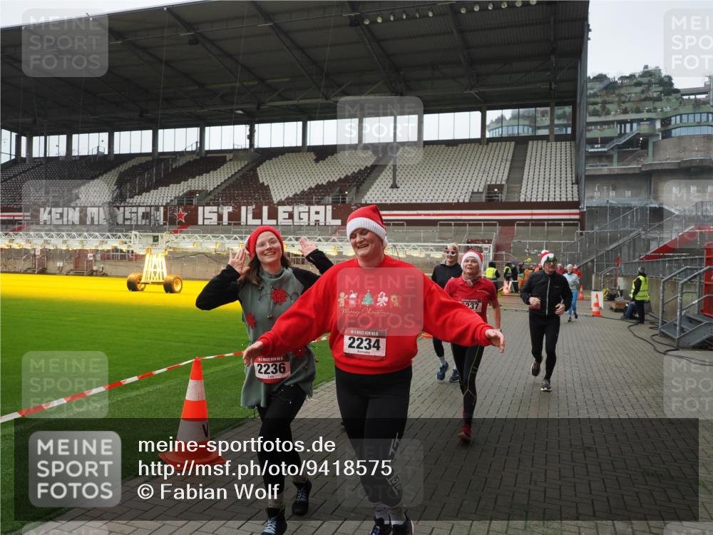 07.12.2025 - St. Pauli X-Mass-Run No. 15 Fabian Wolf http://msf.ph/oto/9418575 07.12.2025 11:26:44 Ziel 205, 209, 2024, 2026, 2175, 2176, 2234, 2236, 2237, 2240, 2748, 2749, 2813, 2942, 4884 meine-sportfotos.de
