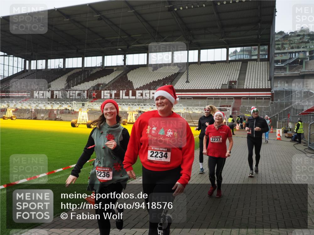 07.12.2025 - St. Pauli X-Mass-Run No. 15 Fabian Wolf http://msf.ph/oto/9418576 07.12.2025 11:26:45 Ziel 205, 209, 2024, 2026, 2175, 2176, 2234, 2236, 2237, 2240, 2748, 2749, 2813, 2942, 2972, 2979, 4884 meine-sportfotos.de
