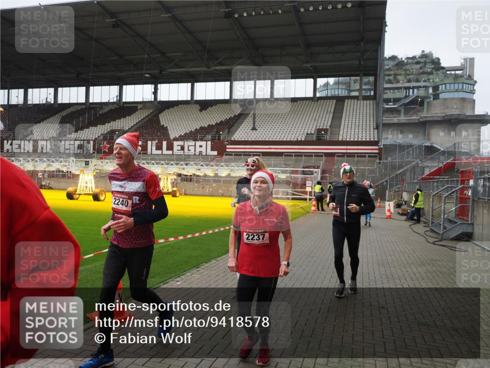 07.12.2025 - St. Pauli X-Mass-Run No. 15 Fabian Wolf http://msf.ph/oto/9418578 07.12.2025 11:26:45 Ziel 205, 209, 2024, 2026, 2175, 2176, 2234, 2236, 2237, 2240, 2748, 2749, 2813, 2942, 2972, 2979, 4884 meine-sportfotos.de