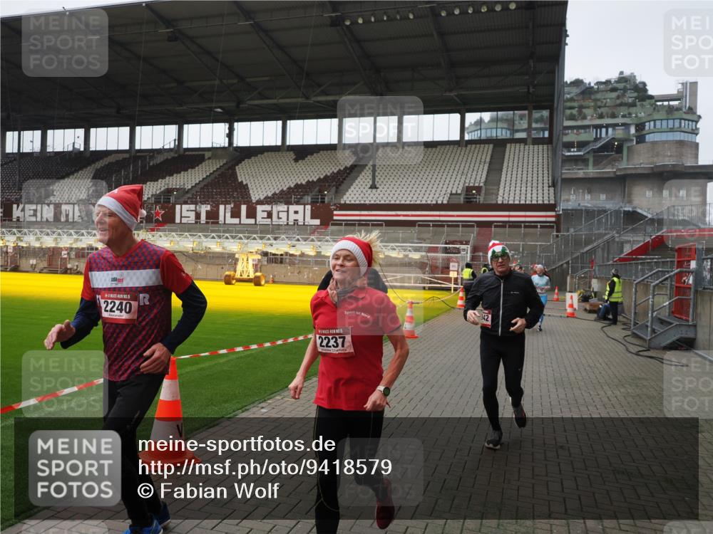 07.12.2025 - St. Pauli X-Mass-Run No. 15 Fabian Wolf http://msf.ph/oto/9418579 07.12.2025 11:26:45 Ziel 205, 209, 2024, 2026, 2175, 2176, 2234, 2236, 2237, 2240, 2748, 2749, 2813, 2942, 2972, 2979, 4884 meine-sportfotos.de