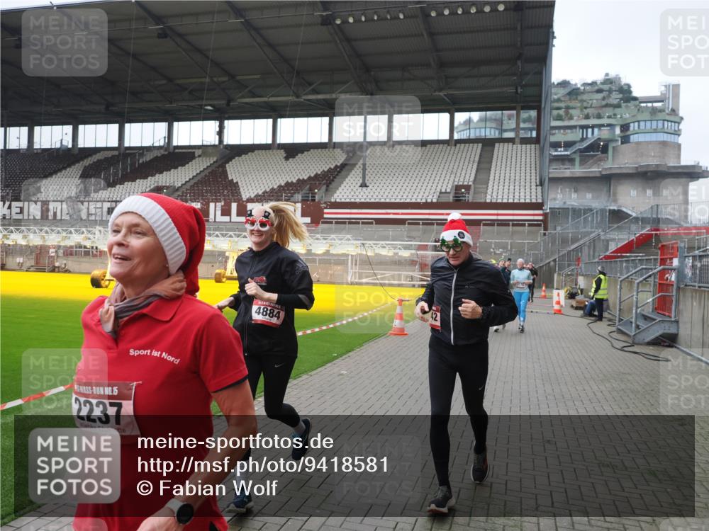 07.12.2025 - St. Pauli X-Mass-Run No. 15 Fabian Wolf http://msf.ph/oto/9418581 07.12.2025 11:26:46 Ziel 205, 209, 2024, 2026, 2175, 2176, 2234, 2236, 2237, 2240, 2748, 2749, 2813, 2942, 2972, 2979, 4884 meine-sportfotos.de