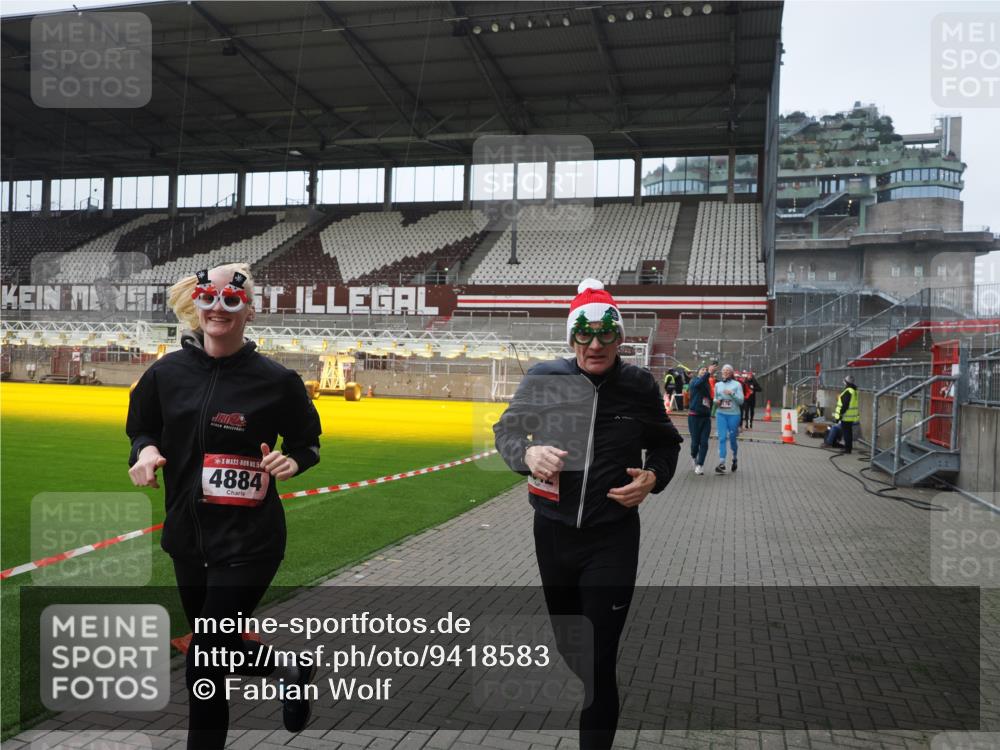 07.12.2025 - St. Pauli X-Mass-Run No. 15 Fabian Wolf http://msf.ph/oto/9418583 07.12.2025 11:26:46 Ziel 205, 209, 2024, 2026, 2175, 2176, 2234, 2236, 2237, 2240, 2748, 2749, 2813, 2942, 2972, 2979, 4884 meine-sportfotos.de