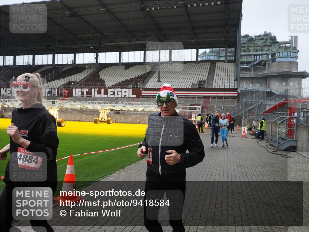 07.12.2025 - St. Pauli X-Mass-Run No. 15 Fabian Wolf http://msf.ph/oto/9418584 07.12.2025 11:26:47 Ziel 205, 209, 2024, 2026, 2175, 2176, 2234, 2236, 2237, 2240, 2748, 2749, 2813, 2942, 2972, 2979, 4884 meine-sportfotos.de