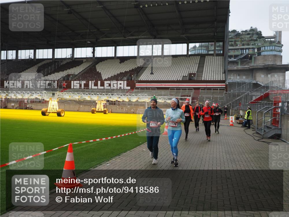 07.12.2025 - St. Pauli X-Mass-Run No. 15 Fabian Wolf http://msf.ph/oto/9418586 07.12.2025 11:26:51 Ziel 205, 209, 2024, 2026, 2175, 2176, 2234, 2236, 2237, 2240, 2789, 2790, 2813, 2942, 2972, 2979, 4884 meine-sportfotos.de