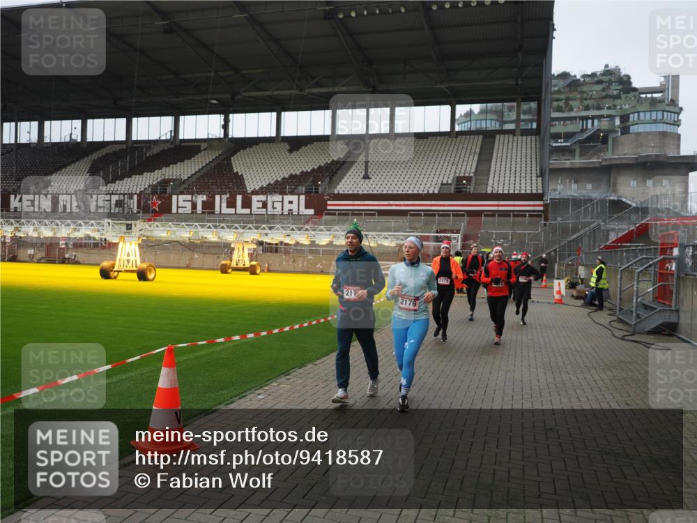 07.12.2025 - St. Pauli X-Mass-Run No. 15 Fabian Wolf http://msf.ph/oto/9418587 07.12.2025 11:26:51 Ziel 205, 209, 2024, 2026, 2175, 2176, 2234, 2236, 2237, 2240, 2789, 2790, 2813, 2942, 2972, 2979, 4884 meine-sportfotos.de