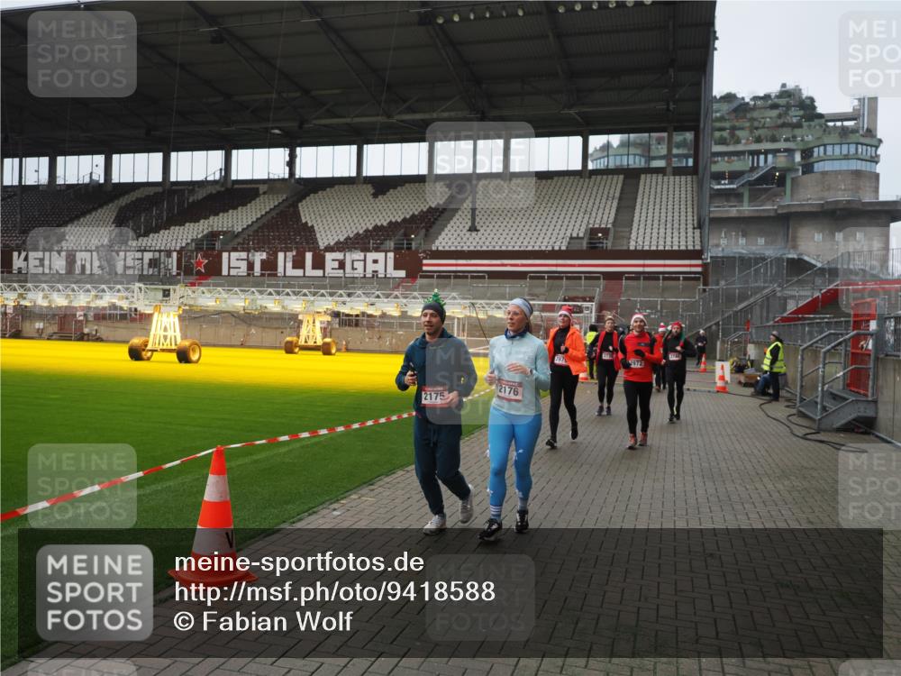 07.12.2025 - St. Pauli X-Mass-Run No. 15 Fabian Wolf http://msf.ph/oto/9418588 07.12.2025 11:26:51 Ziel 205, 209, 2024, 2026, 2175, 2176, 2234, 2236, 2237, 2240, 2789, 2790, 2813, 2942, 2972, 2979, 4884 meine-sportfotos.de