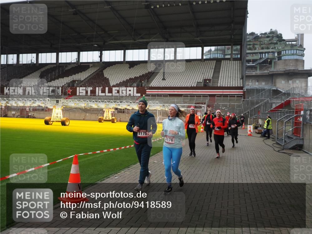 07.12.2025 - St. Pauli X-Mass-Run No. 15 Fabian Wolf http://msf.ph/oto/9418589 07.12.2025 11:26:51 Ziel 205, 209, 2024, 2026, 2175, 2176, 2234, 2236, 2237, 2240, 2789, 2790, 2813, 2942, 2972, 2979, 4884 meine-sportfotos.de