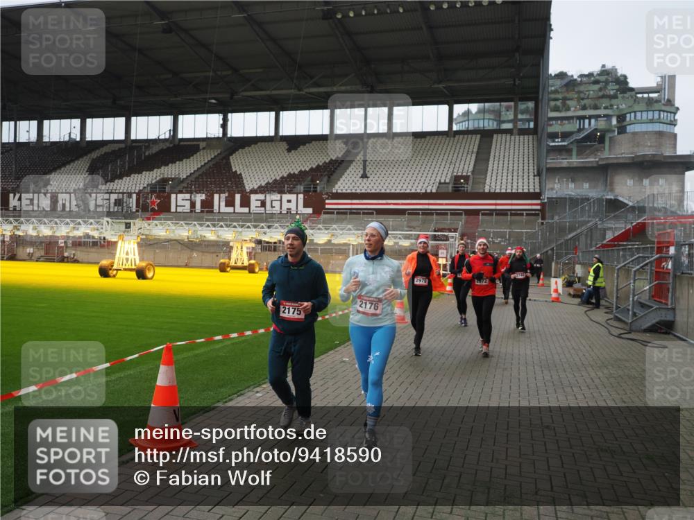 07.12.2025 - St. Pauli X-Mass-Run No. 15 Fabian Wolf http://msf.ph/oto/9418590 07.12.2025 11:26:51 Ziel 205, 209, 2024, 2026, 2175, 2176, 2234, 2236, 2237, 2240, 2789, 2790, 2813, 2942, 2972, 2979, 4884 meine-sportfotos.de