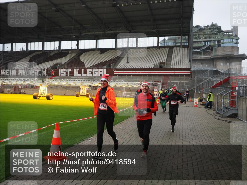 07.12.2025 - St. Pauli X-Mass-Run No. 15 Fabian Wolf http://msf.ph/oto/9418594 07.12.2025 11:26:53 Ziel 205, 209, 1080, 2072, 2175, 2176, 2234, 2236, 2237, 2240, 2789, 2790, 2942, 2972, 2979, 4884 meine-sportfotos.de