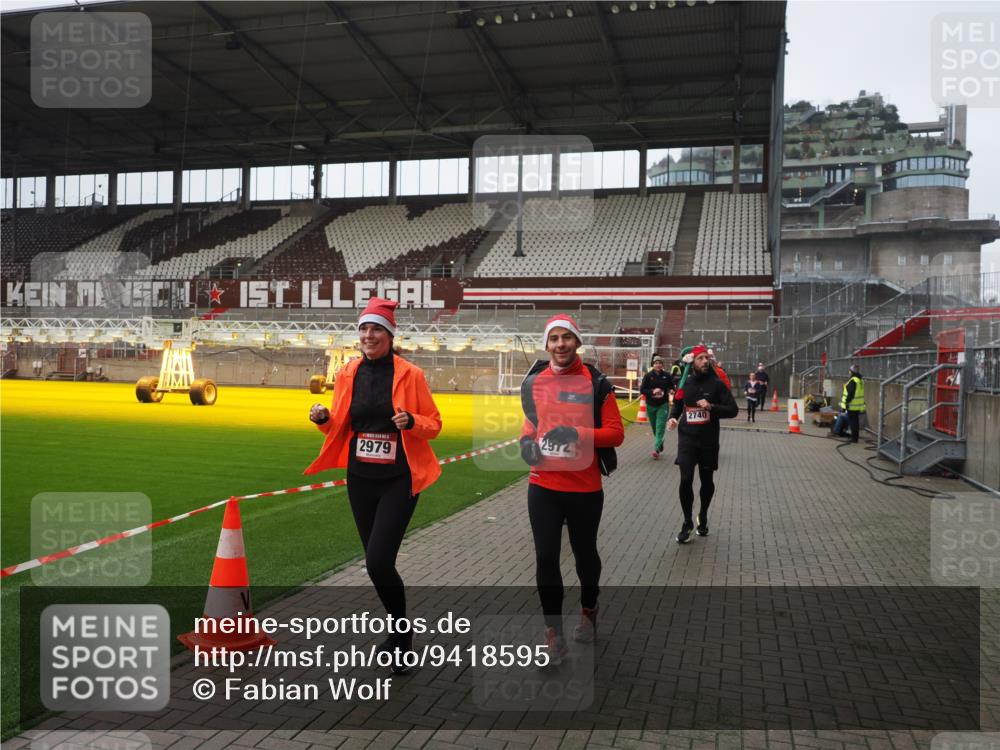 07.12.2025 - St. Pauli X-Mass-Run No. 15 Fabian Wolf http://msf.ph/oto/9418595 07.12.2025 11:26:53 Ziel 205, 209, 1080, 2072, 2175, 2176, 2234, 2236, 2237, 2240, 2789, 2790, 2942, 2972, 2979, 4884 meine-sportfotos.de