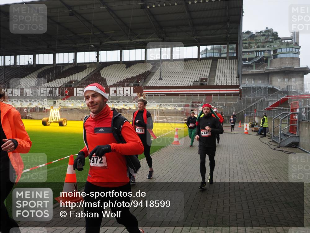07.12.2025 - St. Pauli X-Mass-Run No. 15 Fabian Wolf http://msf.ph/oto/9418599 07.12.2025 11:26:54 Ziel 205, 209, 1080, 2072, 2175, 2176, 2234, 2236, 2237, 2240, 2789, 2790, 2942, 2972, 2979, 4884 meine-sportfotos.de