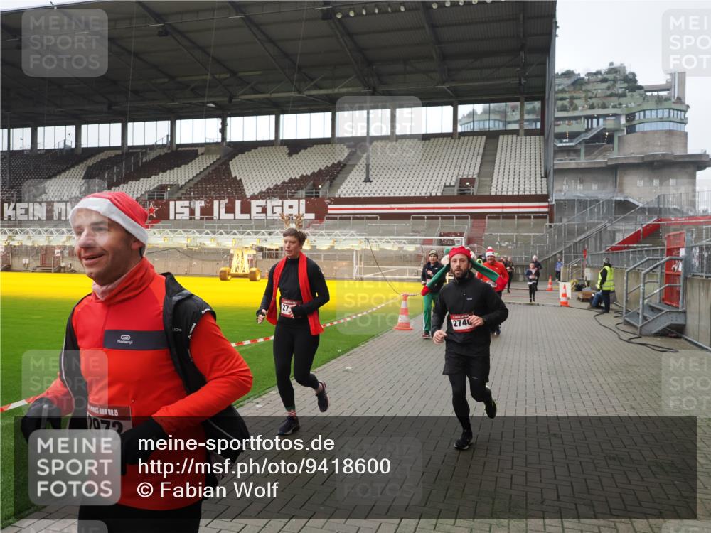07.12.2025 - St. Pauli X-Mass-Run No. 15 Fabian Wolf http://msf.ph/oto/9418600 07.12.2025 11:26:54 Ziel 205, 209, 1080, 2072, 2175, 2176, 2234, 2236, 2237, 2240, 2789, 2790, 2942, 2972, 2979, 4884 meine-sportfotos.de