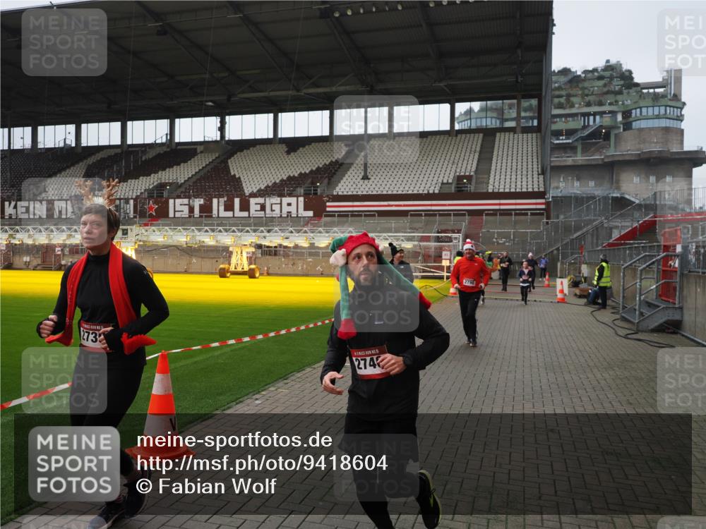 07.12.2025 - St. Pauli X-Mass-Run No. 15 Fabian Wolf http://msf.ph/oto/9418604 07.12.2025 11:26:55 Ziel 1080, 2072, 2175, 2176, 2234, 2236, 2237, 2240, 2789, 2790, 2942, 2972, 2979, 3098, 3099, 4884 meine-sportfotos.de