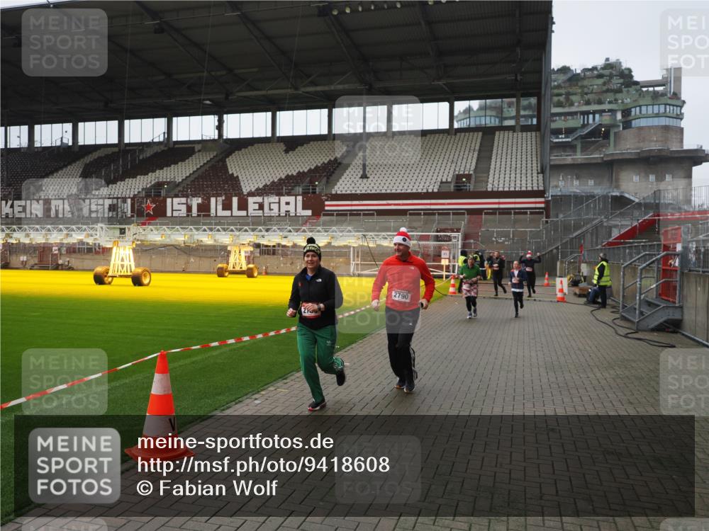 07.12.2025 - St. Pauli X-Mass-Run No. 15 Fabian Wolf http://msf.ph/oto/9418608 07.12.2025 11:26:57 Ziel 1080, 2072, 2175, 2176, 2789, 2790, 2942, 2972, 2979, 3098, 3099, 4884 meine-sportfotos.de