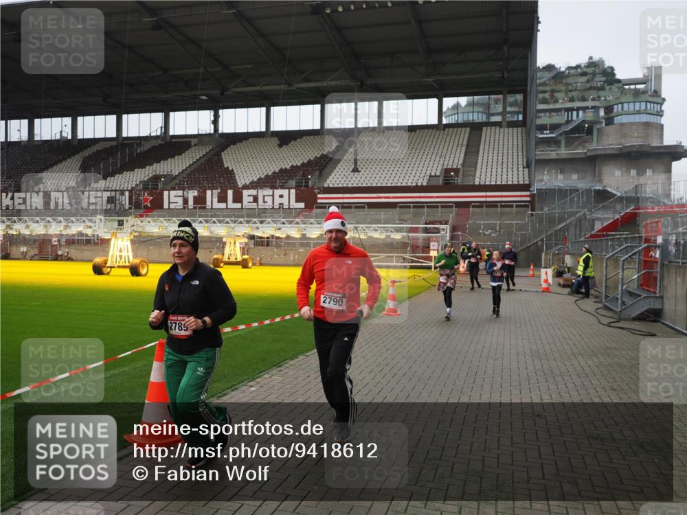 07.12.2025 - St. Pauli X-Mass-Run No. 15 Fabian Wolf http://msf.ph/oto/9418612 07.12.2025 11:26:57 Ziel 1080, 2072, 2175, 2176, 2789, 2790, 2942, 2972, 2979, 3098, 3099, 4884 meine-sportfotos.de