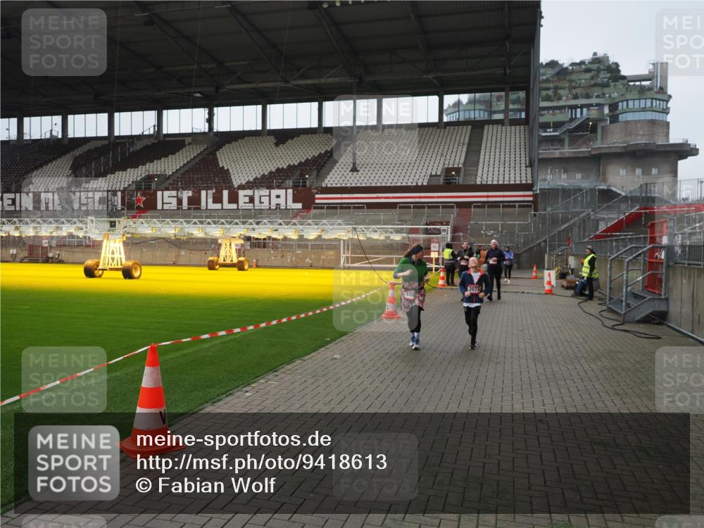 07.12.2025 - St. Pauli X-Mass-Run No. 15 Fabian Wolf http://msf.ph/oto/9418613 07.12.2025 11:26:59 Ziel 1080, 2072, 2175, 2176, 2789, 2790, 2887, 2972, 2979, 3098, 3099 meine-sportfotos.de