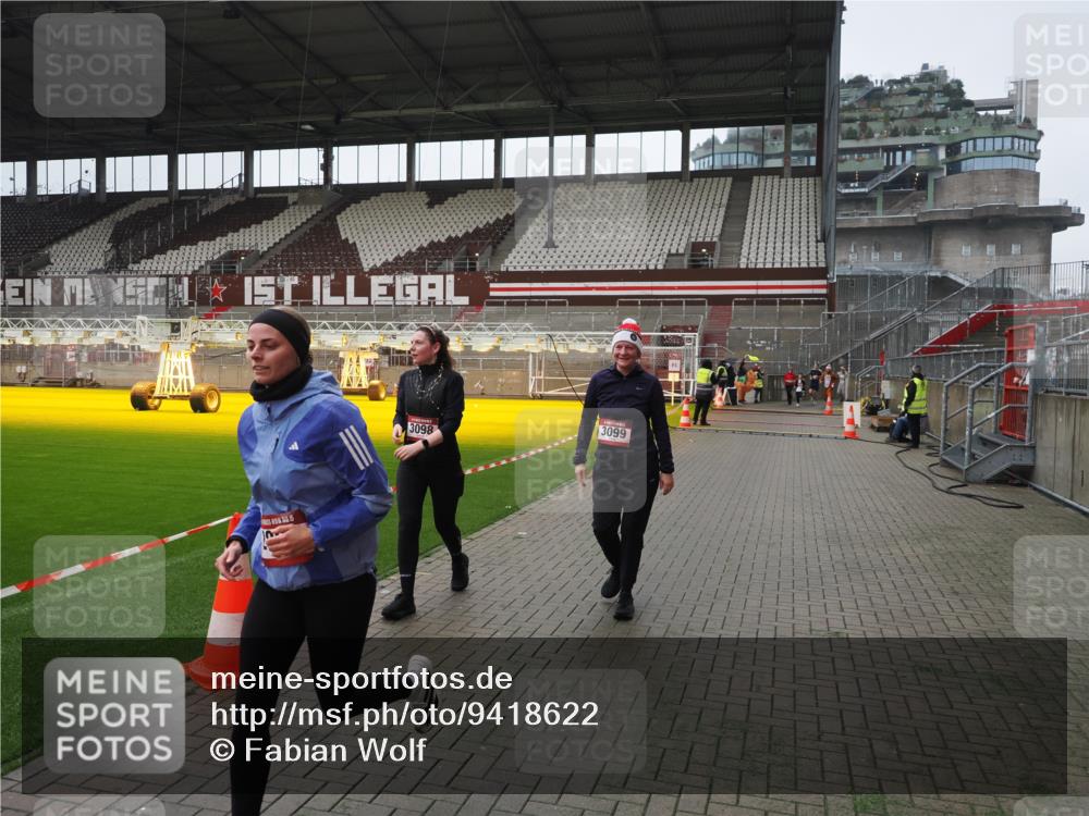07.12.2025 - St. Pauli X-Mass-Run No. 15 Fabian Wolf http://msf.ph/oto/9418622 07.12.2025 11:27:06 Ziel 1080, 2072, 2789, 2790, 2887, 3098, 3099 meine-sportfotos.de