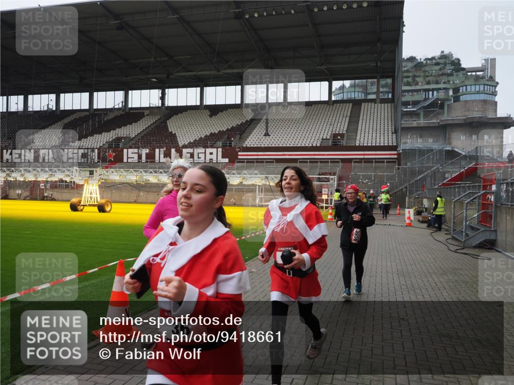 07.12.2025 - St. Pauli X-Mass-Run No. 15 Fabian Wolf http://msf.ph/oto/9418661 07.12.2025 11:27:24 Ziel 35, 36, 1772, 2995, 2999, 3004, 3315, 3956, 4647, 4656 meine-sportfotos.de