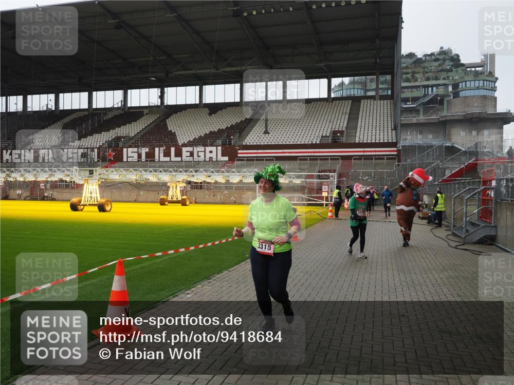 07.12.2025 - St. Pauli X-Mass-Run No. 15 Fabian Wolf http://msf.ph/oto/9418684 07.12.2025 11:27:33 Ziel 35, 36, 534, 776, 790, 1772, 2571, 2572, 2623, 3315, 3956, 4647, 4656 meine-sportfotos.de