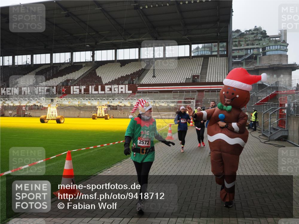07.12.2025 - St. Pauli X-Mass-Run No. 15 Fabian Wolf http://msf.ph/oto/9418712 07.12.2025 11:27:39 Ziel 407, 534, 776, 790, 2567, 2571, 2572, 2623, 3315 meine-sportfotos.de