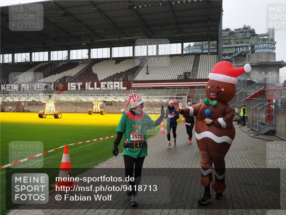 07.12.2025 - St. Pauli X-Mass-Run No. 15 Fabian Wolf http://msf.ph/oto/9418713 07.12.2025 11:27:39 Ziel 407, 534, 776, 790, 2567, 2571, 2572, 2623, 3315 meine-sportfotos.de