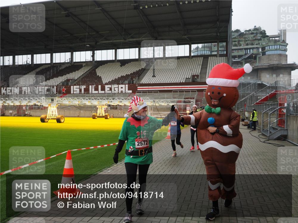 07.12.2025 - St. Pauli X-Mass-Run No. 15 Fabian Wolf http://msf.ph/oto/9418714 07.12.2025 11:27:39 Ziel 407, 534, 776, 790, 2567, 2571, 2572, 2623, 3315 meine-sportfotos.de