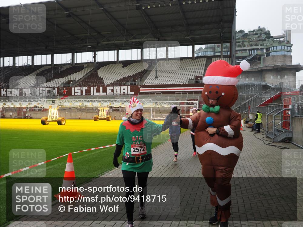 07.12.2025 - St. Pauli X-Mass-Run No. 15 Fabian Wolf http://msf.ph/oto/9418715 07.12.2025 11:27:39 Ziel 407, 534, 776, 790, 2567, 2571, 2572, 2623, 3315 meine-sportfotos.de