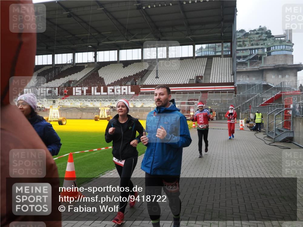 07.12.2025 - St. Pauli X-Mass-Run No. 15 Fabian Wolf http://msf.ph/oto/9418722 07.12.2025 11:27:41 Ziel 407, 534, 776, 790, 2567, 2571, 2572, 2623, 3315 meine-sportfotos.de