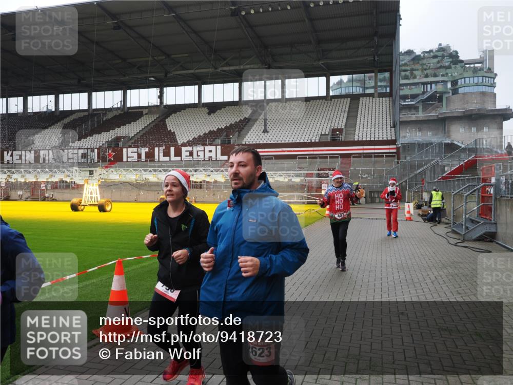 07.12.2025 - St. Pauli X-Mass-Run No. 15 Fabian Wolf http://msf.ph/oto/9418723 07.12.2025 11:27:42 Ziel 407, 534, 776, 790, 2567, 2571, 2572, 2623, 3315 meine-sportfotos.de