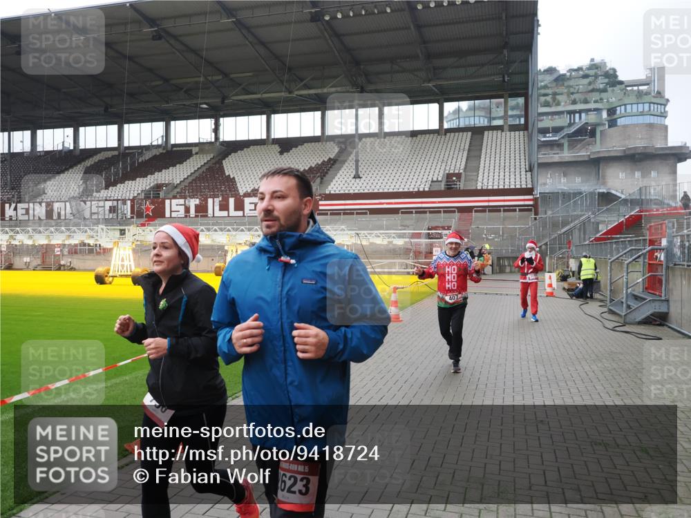 07.12.2025 - St. Pauli X-Mass-Run No. 15 Fabian Wolf http://msf.ph/oto/9418724 07.12.2025 11:27:42 Ziel 407, 534, 776, 790, 2567, 2571, 2572, 2623, 3315 meine-sportfotos.de
