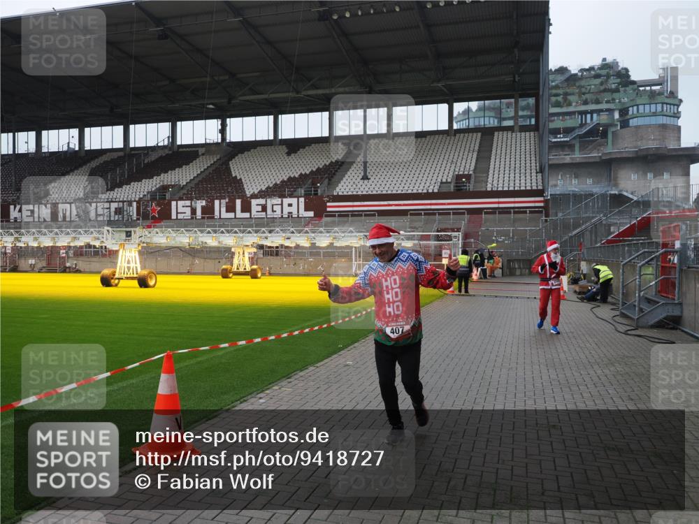 07.12.2025 - St. Pauli X-Mass-Run No. 15 Fabian Wolf http://msf.ph/oto/9418727 07.12.2025 11:27:43 Ziel 407, 534, 776, 790, 2567, 2571, 2572, 2623, 3315 meine-sportfotos.de