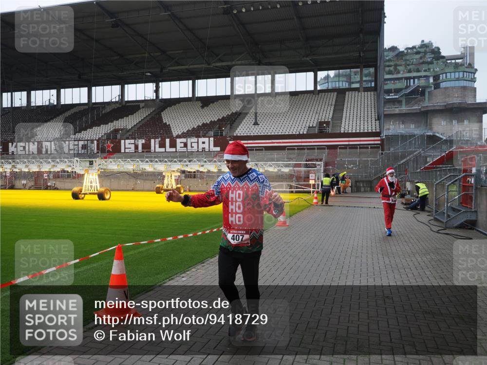 07.12.2025 - St. Pauli X-Mass-Run No. 15 Fabian Wolf http://msf.ph/oto/9418729 07.12.2025 11:27:43 Ziel 407, 534, 776, 790, 2567, 2571, 2572, 2623, 3315 meine-sportfotos.de