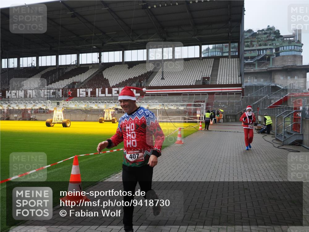 07.12.2025 - St. Pauli X-Mass-Run No. 15 Fabian Wolf http://msf.ph/oto/9418730 07.12.2025 11:27:43 Ziel 407, 534, 776, 790, 2567, 2571, 2572, 2623, 3315 meine-sportfotos.de