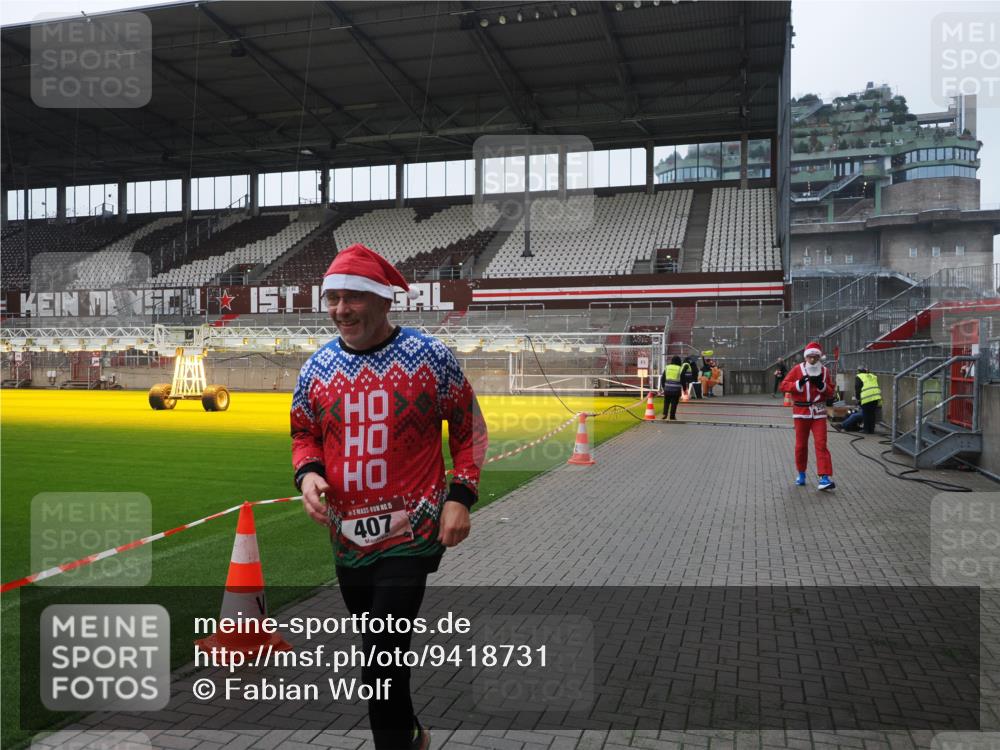 07.12.2025 - St. Pauli X-Mass-Run No. 15 Fabian Wolf http://msf.ph/oto/9418731 07.12.2025 11:27:44 Ziel 407, 534, 776, 790, 2567, 2571, 2572, 2623, 3315 meine-sportfotos.de