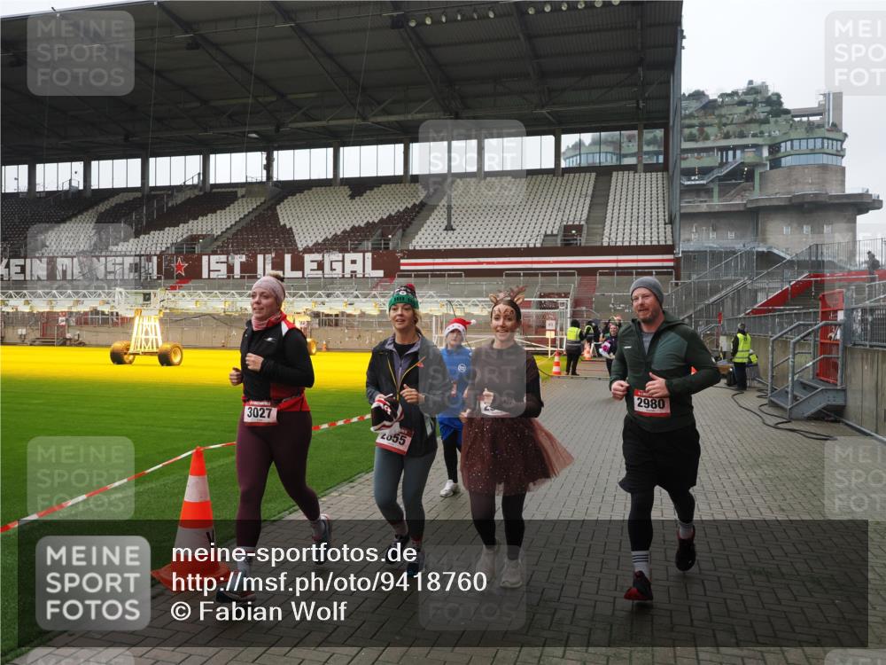 07.12.2025 - St. Pauli X-Mass-Run No. 15 Fabian Wolf http://msf.ph/oto/9418760 07.12.2025 11:28:00 Ziel 1082, 2138, 2139, 2192, 2196, 2655, 2930, 2980, 3027, 4644 meine-sportfotos.de