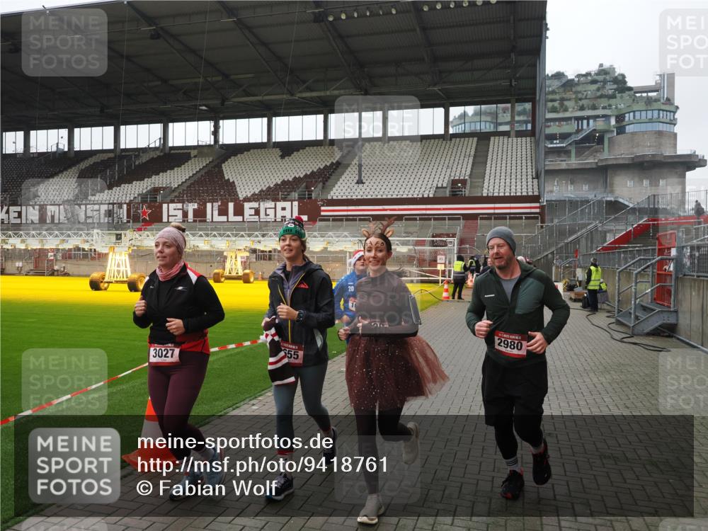 07.12.2025 - St. Pauli X-Mass-Run No. 15 Fabian Wolf http://msf.ph/oto/9418761 07.12.2025 11:28:00 Ziel 1082, 2138, 2139, 2192, 2196, 2655, 2930, 2980, 3027, 4644 meine-sportfotos.de