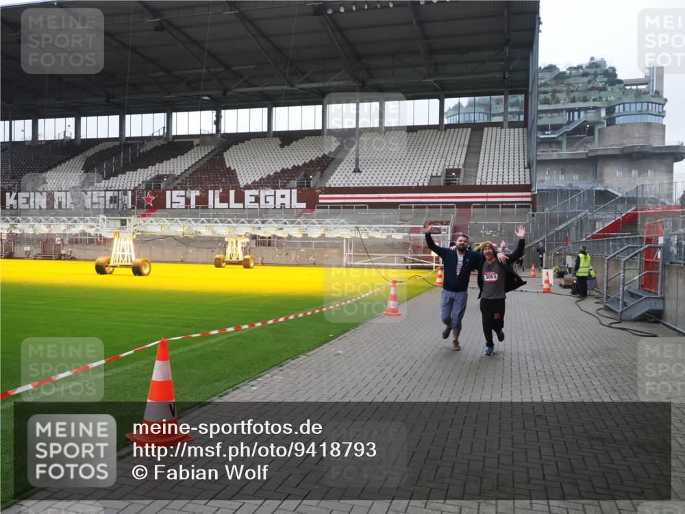 07.12.2025 - St. Pauli X-Mass-Run No. 15 Fabian Wolf http://msf.ph/oto/9418793 07.12.2025 11:28:08 Ziel 1082, 2138, 2139, 2192, 2196, 2655, 2930, 2980, 3027, 3057, 3063, 3074, 4644, 4653, 4655 meine-sportfotos.de