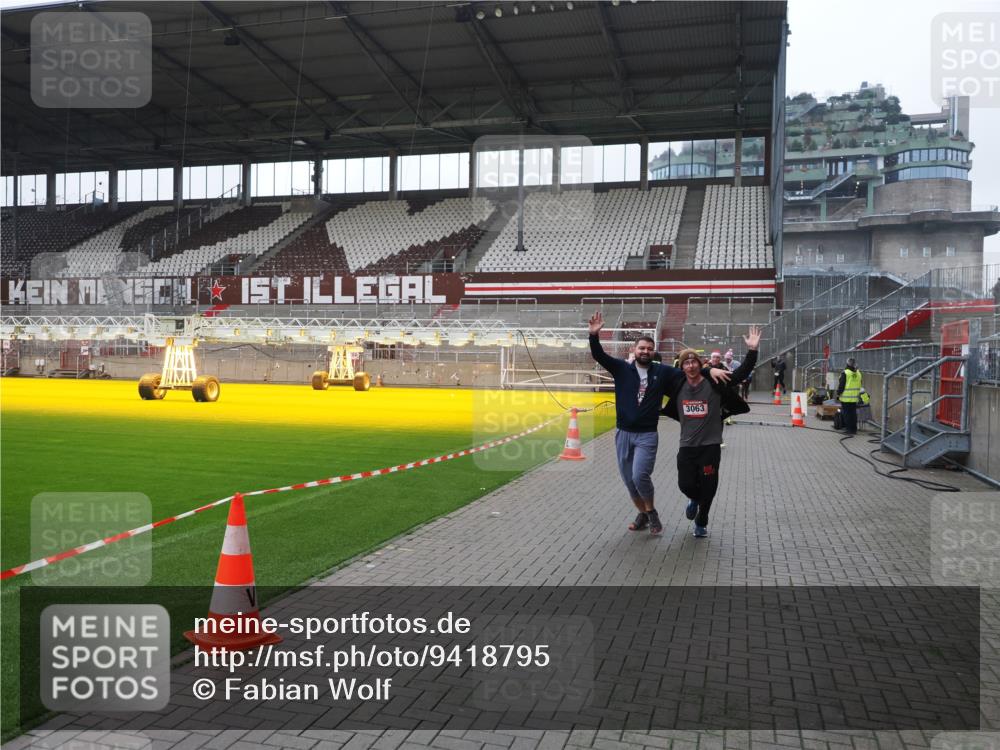 07.12.2025 - St. Pauli X-Mass-Run No. 15 Fabian Wolf http://msf.ph/oto/9418795 07.12.2025 11:28:08 Ziel 1082, 2138, 2139, 2192, 2196, 2655, 2930, 2980, 3027, 3057, 3063, 3074, 4644, 4653, 4655 meine-sportfotos.de