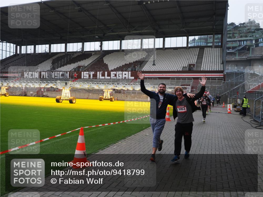 07.12.2025 - St. Pauli X-Mass-Run No. 15 Fabian Wolf http://msf.ph/oto/9418799 07.12.2025 11:28:09 Ziel 1082, 2138, 2139, 2192, 2196, 2655, 2930, 2980, 3027, 3057, 3063, 3074, 4644, 4653, 4655 meine-sportfotos.de