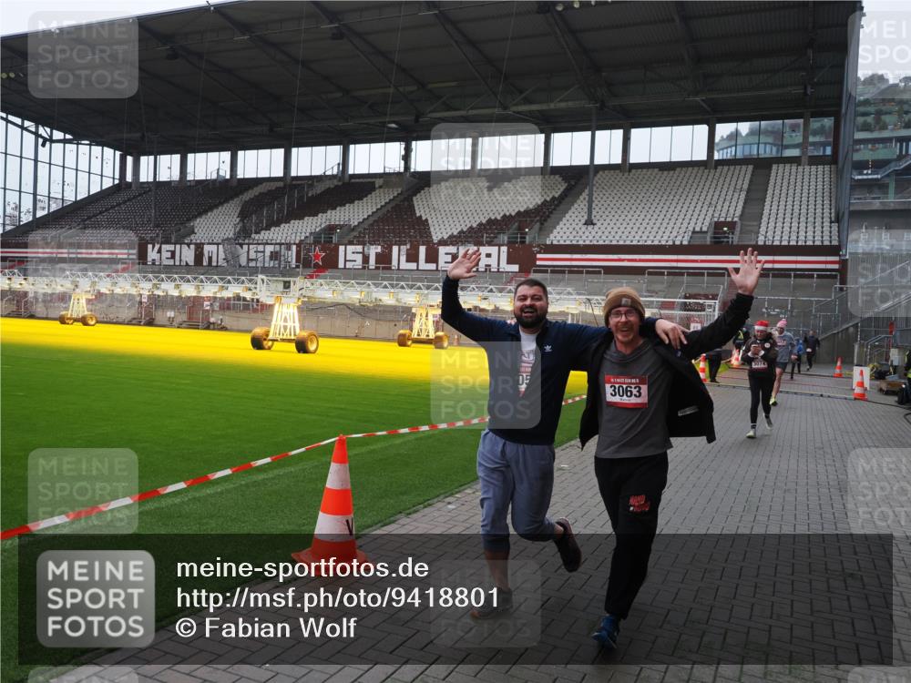 07.12.2025 - St. Pauli X-Mass-Run No. 15 Fabian Wolf http://msf.ph/oto/9418801 07.12.2025 11:28:09 Ziel 1082, 2138, 2139, 2192, 2196, 2655, 2930, 2980, 3027, 3057, 3063, 3074, 4644, 4653, 4655 meine-sportfotos.de