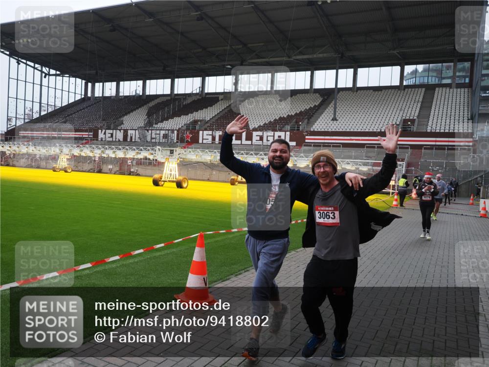 07.12.2025 - St. Pauli X-Mass-Run No. 15 Fabian Wolf http://msf.ph/oto/9418802 07.12.2025 11:28:10 Ziel 1082, 2138, 2139, 2163, 2655, 2930, 2980, 3027, 3057, 3063, 3074, 3599, 4644, 4653, 4655 meine-sportfotos.de