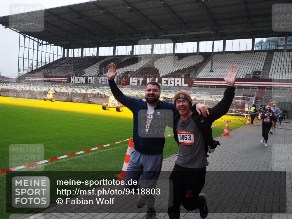 07.12.2025 - St. Pauli X-Mass-Run No. 15 Fabian Wolf http://msf.ph/oto/9418803 07.12.2025 11:28:10 Ziel 1082, 2138, 2139, 2163, 2655, 2930, 2980, 3027, 3057, 3063, 3074, 3599, 4644, 4653, 4655 meine-sportfotos.de