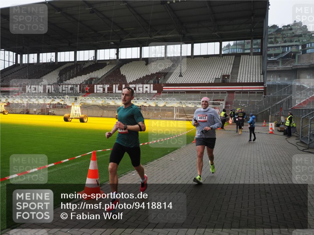 07.12.2025 - St. Pauli X-Mass-Run No. 15 Fabian Wolf http://msf.ph/oto/9418814 07.12.2025 11:28:14 Ziel 2138, 2139, 2162, 2163, 2164, 3057, 3063, 3074, 3599, 3670, 4644, 4653, 4655 meine-sportfotos.de