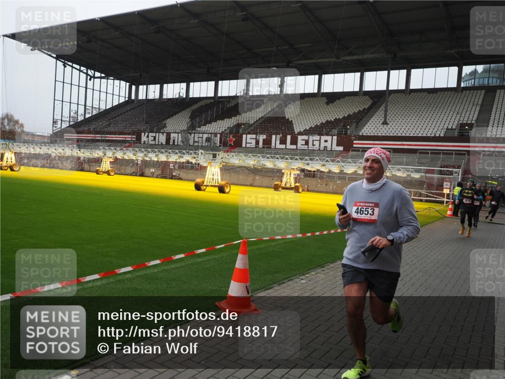 07.12.2025 - St. Pauli X-Mass-Run No. 15 Fabian Wolf http://msf.ph/oto/9418817 07.12.2025 11:28:15 Ziel 2138, 2139, 2162, 2163, 2164, 3057, 3063, 3074, 3599, 3670, 4644, 4653, 4655 meine-sportfotos.de